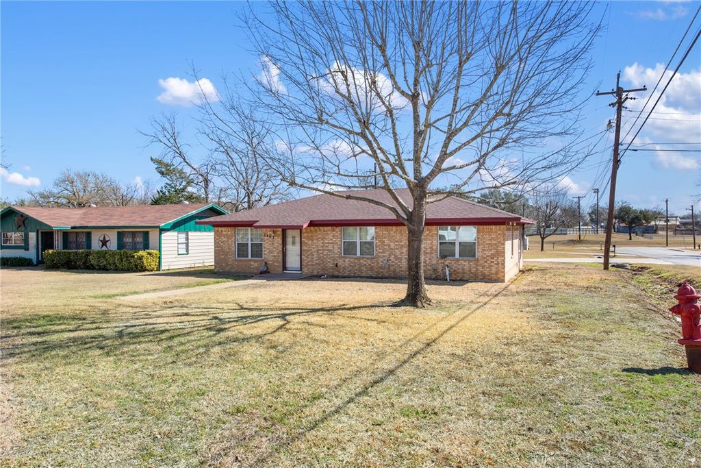 Photo of 1407 W 6th Street, Caldwell, TX 77836 (MLS # 26001364)