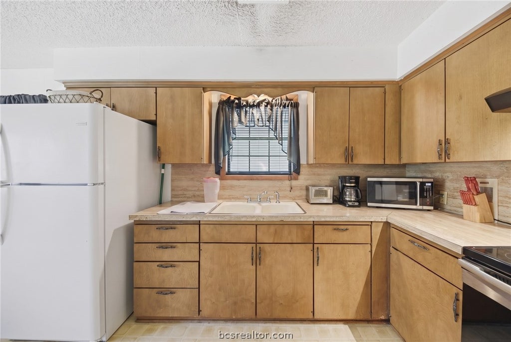 Photo of 316 Johnson Street, Brenham, TX 77833 (MLS # 26008714)