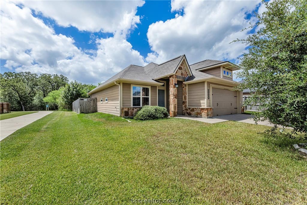 Photo of 2029 Jester Trail, Bryan, TX 77807 (MLS # 26010247)