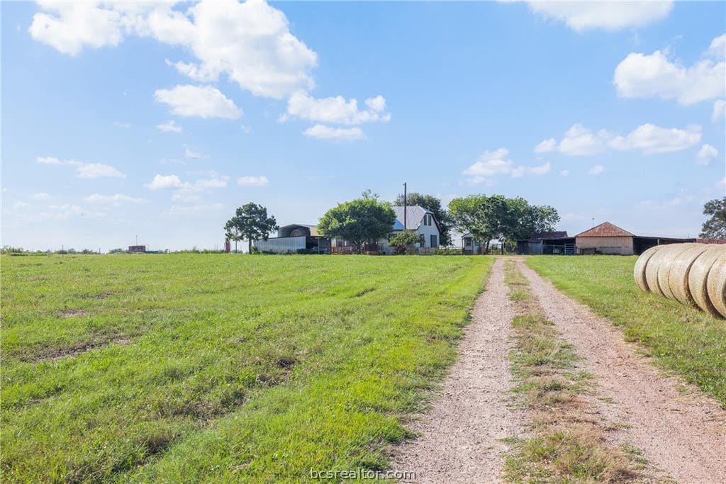 Photo of 1546 County Road 203, Paige, TX 78659 (MLS # 26007438)
