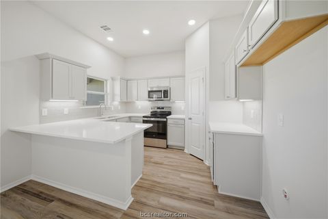 Tiny photo for 125 Cotton Cove, Snook, TX 77878 (MLS # 26003349)