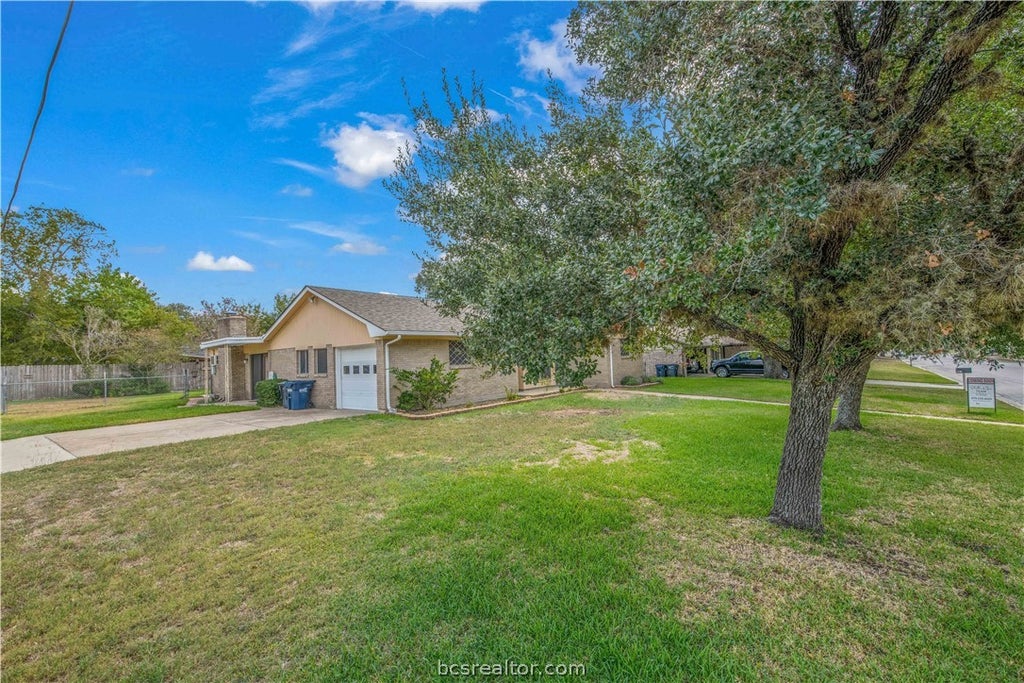 Photo of 901 Glade Street, College Station, TX 77840 (MLS # 26011735)