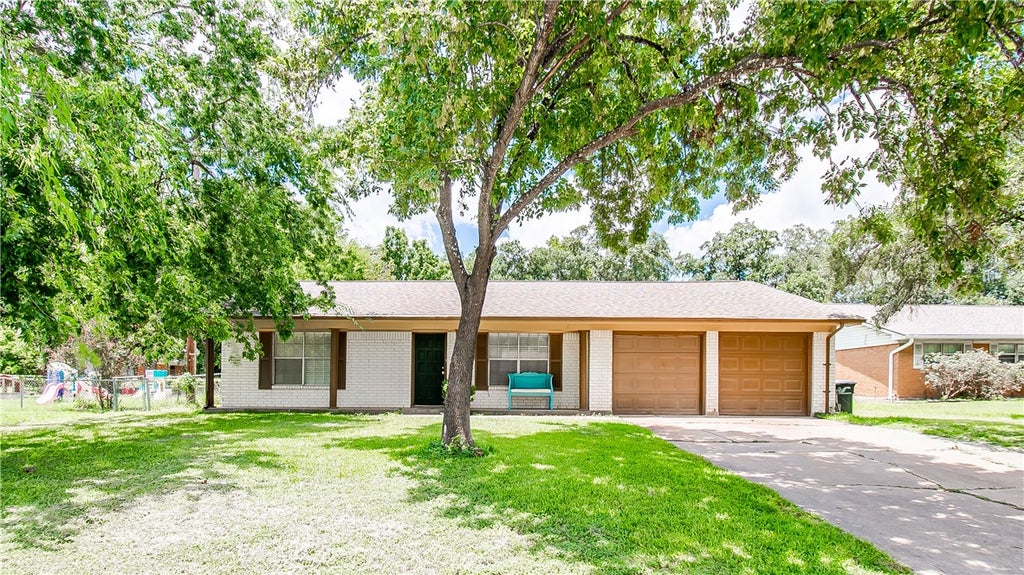 Photo of 1303 Village Drive, College Station, TX 77840 (MLS # 26011302)
