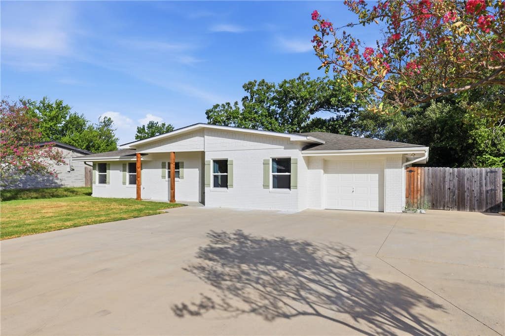 Photo of 304 Dunn Street, Bryan, TX 77801 (MLS # 26010248)