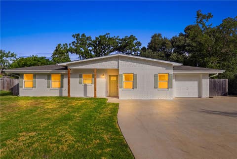 Photo of 304 Dunn Street, Bryan, TX 77801 (MLS # 26010248)