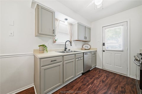 Tiny photo for 4744 Brompton Lane, Bryan, TX 77802 (MLS # 26012005)