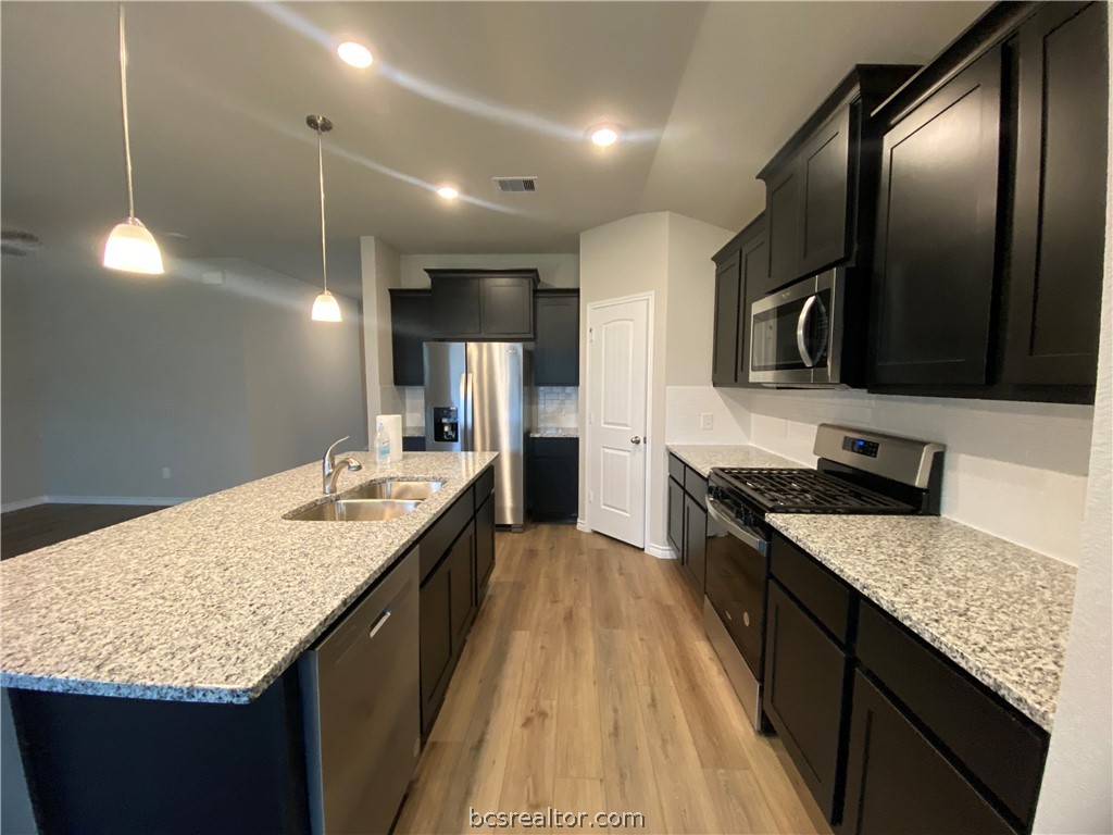 College Station, Texas 77845, United States, 4 Bedrooms Bedrooms, ,3 BathroomsBathrooms,Residential,Pending,58202