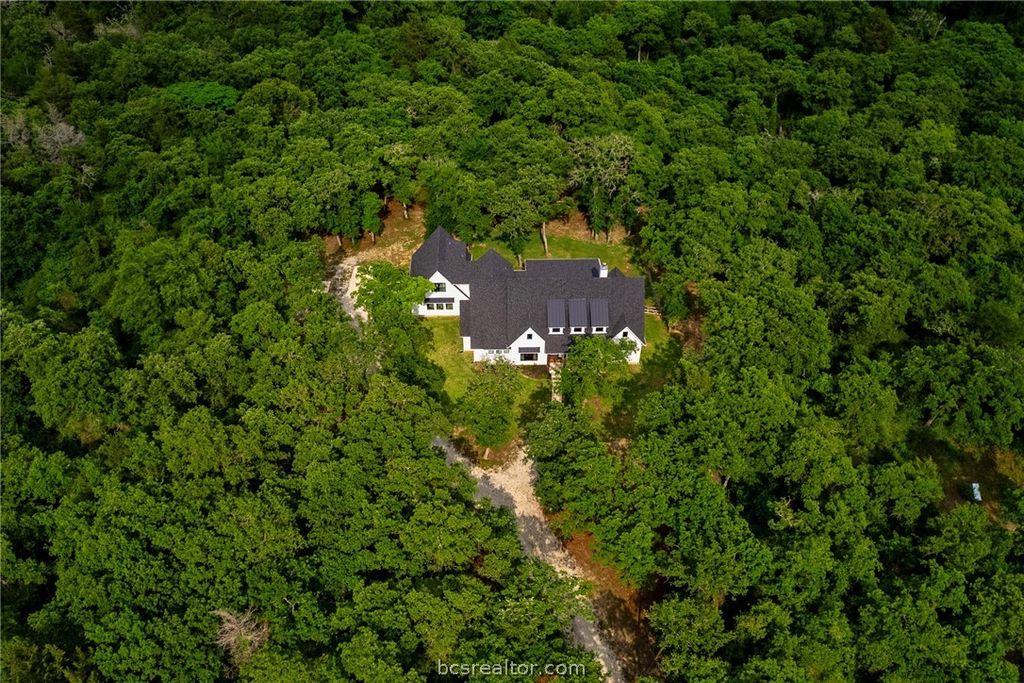 Photo of 1629 Sawmill Rd Rd, Franklin, TX 77837 (MLS # 26005795)