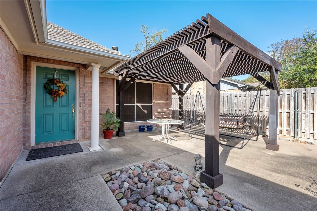 Photo of 1206 Brook Hollow Court, Bryan, TX 77802 (MLS # 25012631)