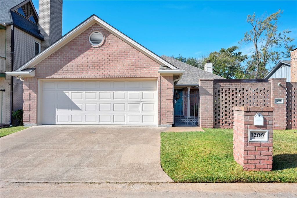 Photo of 1206 Brook Hollow Court, Bryan, TX 77802 (MLS # 25012631)