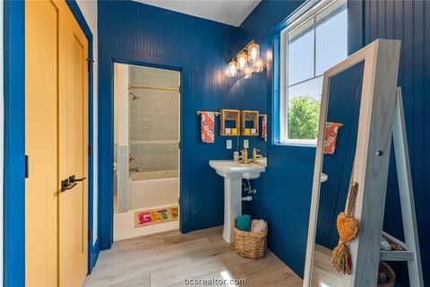 Tiny photo for 215 Woodforest Lane, Franklin, TX 77856 (MLS # 26004535)