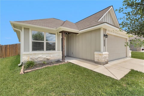 Tiny photo for 121 Dove Landing Court, Navasota, TX 77868 (MLS # 26007202)