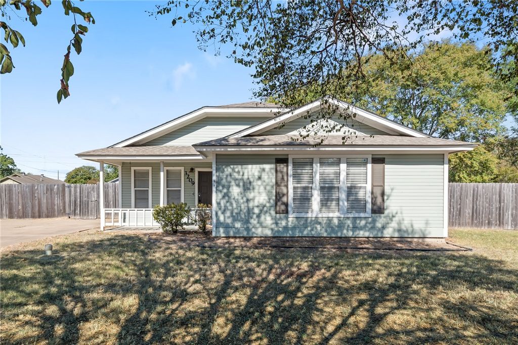 Photo of 3209 Chapel Court, Bryan, TX 77803 (MLS # 25010795)