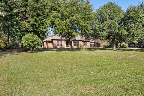 Tiny photo for 417 W Morgan Street, Franklin, TX 77856 (MLS # 25012796)
