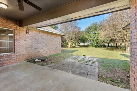 Tiny photo for 417 W Morgan Street, Franklin, TX 77856 (MLS # 25012796)