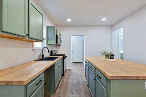 Tiny photo for 1100 E 25th Street, Bryan, TX 77803 (MLS # 26011497)