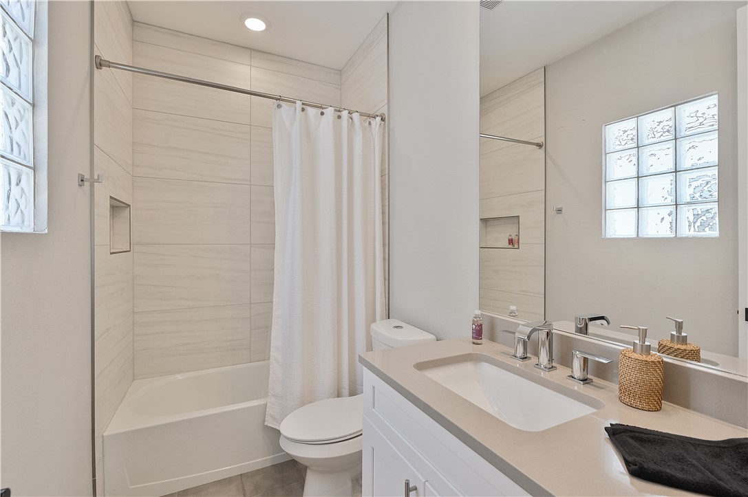 College Station, Texas 77840, United States, 4 Bedrooms Bedrooms, ,5 BathroomsBathrooms,Residential,Active,86088