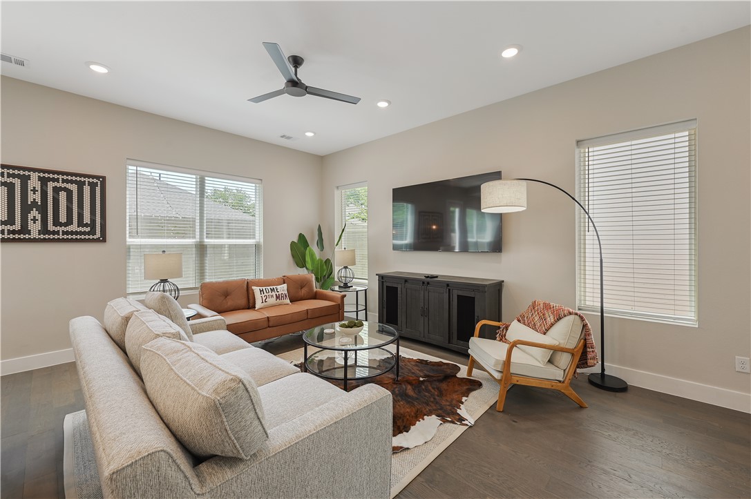 College Station, Texas 77840, United States, 4 Bedrooms Bedrooms, ,5 BathroomsBathrooms,Residential,Active,86088