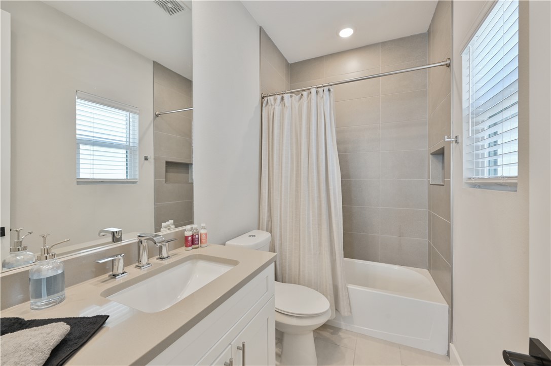 College Station, Texas 77840, United States, 4 Bedrooms Bedrooms, ,5 BathroomsBathrooms,Residential,Active,86088