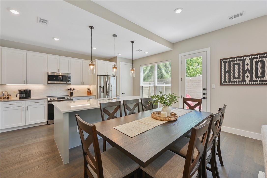 College Station, Texas 77840, United States, 4 Bedrooms Bedrooms, ,5 BathroomsBathrooms,Residential,Active,86088