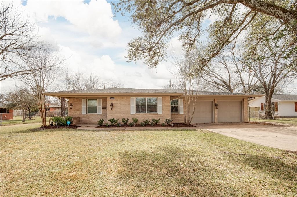 Photo of 2118 Wayside Drive, Bryan, TX 77802 (MLS # 26002265)