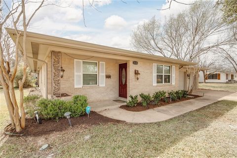 Tiny photo for 2118 Wayside Drive, Bryan, TX 77802 (MLS # 26002265)