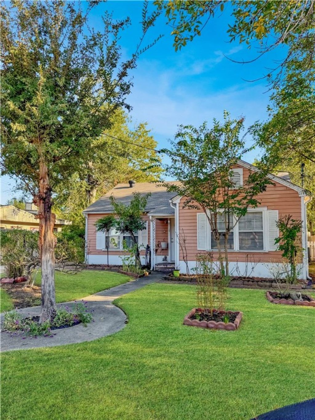 Photo of 203 Dellwood Street, Bryan, TX 77801 (MLS # 25011224)