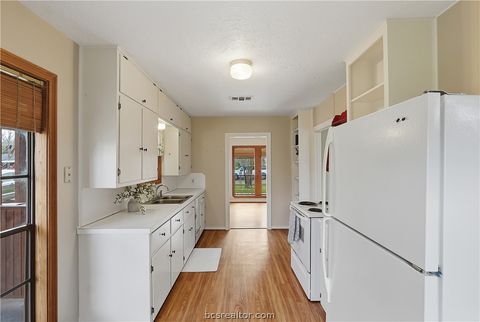 Tiny photo for 806 Enfield Street, Bryan, TX 77802 (MLS # 26002657)