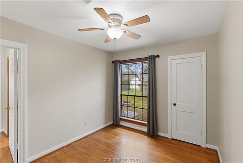 Tiny photo for 806 Enfield Street, Bryan, TX 77802 (MLS # 26002657)