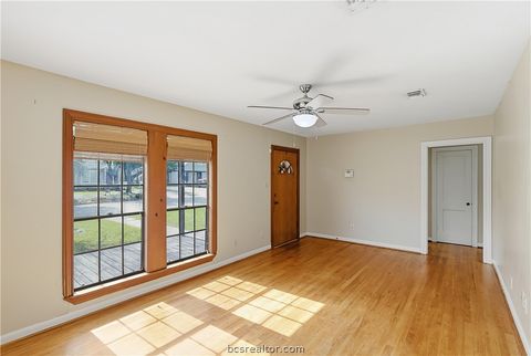 Tiny photo for 806 Enfield Street, Bryan, TX 77802 (MLS # 26002657)