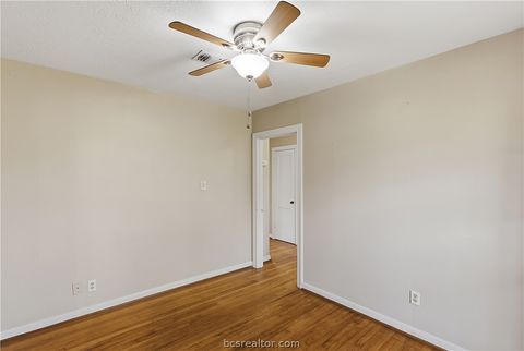Tiny photo for 806 Enfield Street, Bryan, TX 77802 (MLS # 26002657)