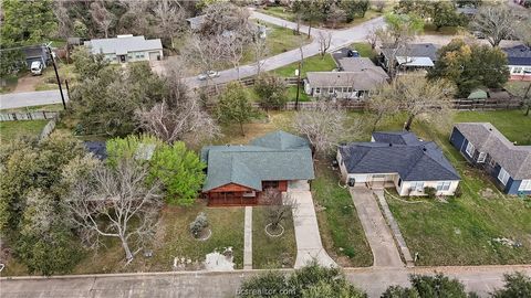 Tiny photo for 806 Enfield Street, Bryan, TX 77802 (MLS # 26002657)