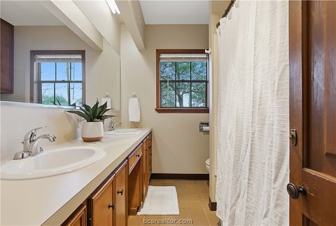 Tiny photo for 806 Enfield Street, Bryan, TX 77802 (MLS # 26002657)