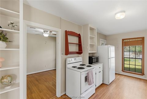 Tiny photo for 806 Enfield Street, Bryan, TX 77802 (MLS # 26002657)