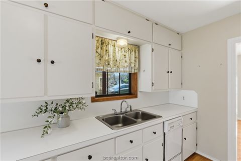 Tiny photo for 806 Enfield Street, Bryan, TX 77802 (MLS # 26002657)