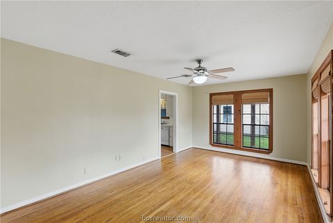 Tiny photo for 806 Enfield Street, Bryan, TX 77802 (MLS # 26002657)