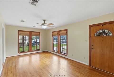 Tiny photo for 806 Enfield Street, Bryan, TX 77802 (MLS # 26002657)