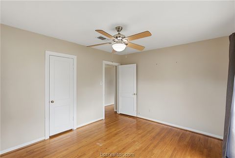 Tiny photo for 806 Enfield Street, Bryan, TX 77802 (MLS # 26002657)