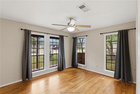 Tiny photo for 806 Enfield Street, Bryan, TX 77802 (MLS # 26002657)