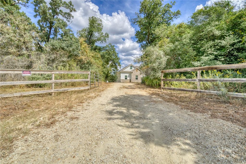 Photo of 1552 MARIS LANE Ln, Franklin, TX 77856 (MLS # 25010688)