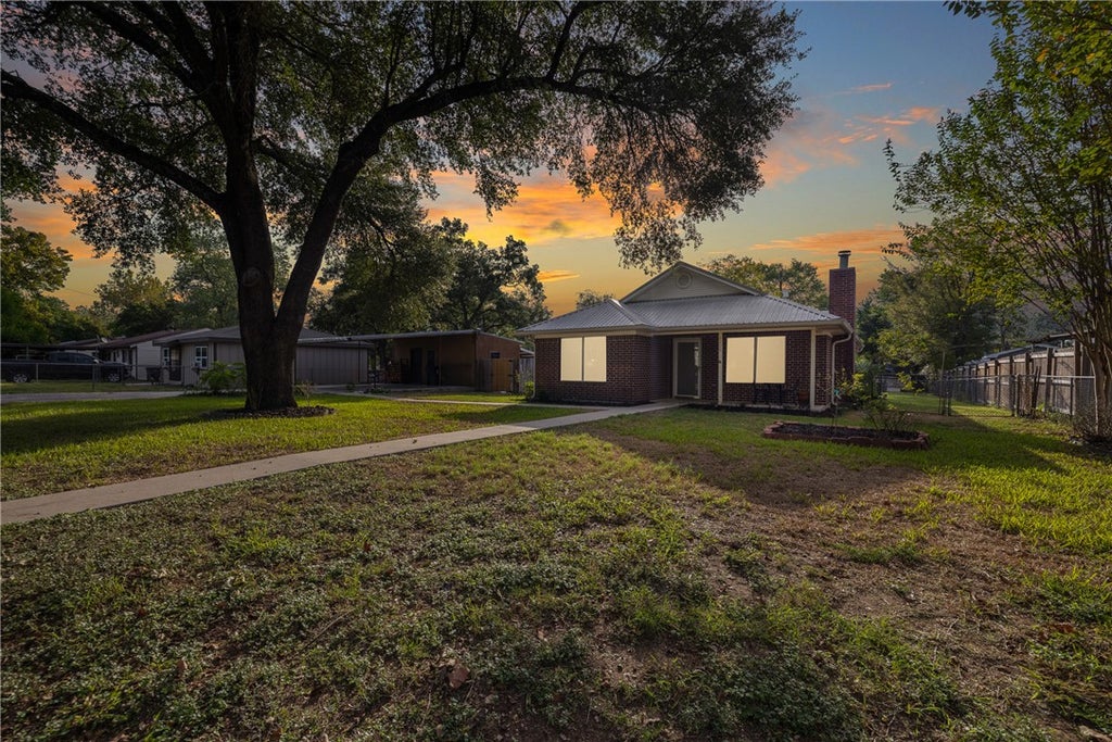 Photo of 2209 Emerald Drive, Bryan, TX 77803 (MLS # 26011964)