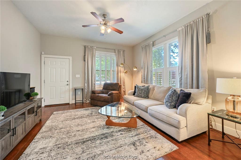 Photo of 504 W 28th Street, Bryan, TX 77803 (MLS # 26010175)