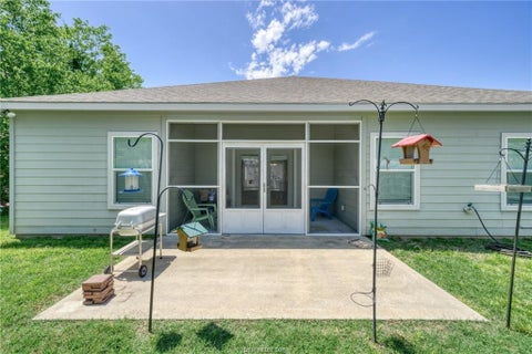 Tiny photo for 1104 Jennifer Street, Madisonville, TX 77864 (MLS # 26009346)