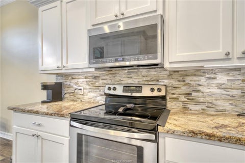 Tiny photo for 1104 Jennifer Street, Madisonville, TX 77864 (MLS # 26009346)