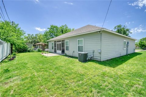 Tiny photo for 1104 Jennifer Street, Madisonville, TX 77864 (MLS # 26009346)