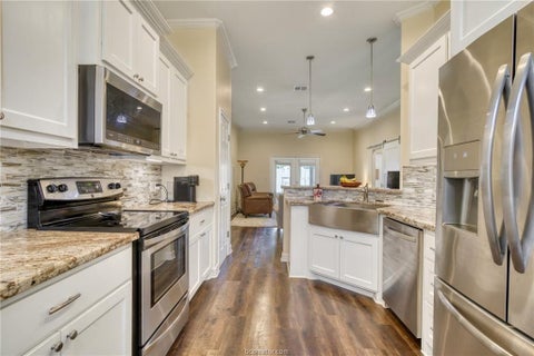 Tiny photo for 1104 Jennifer Street, Madisonville, TX 77864 (MLS # 26009346)