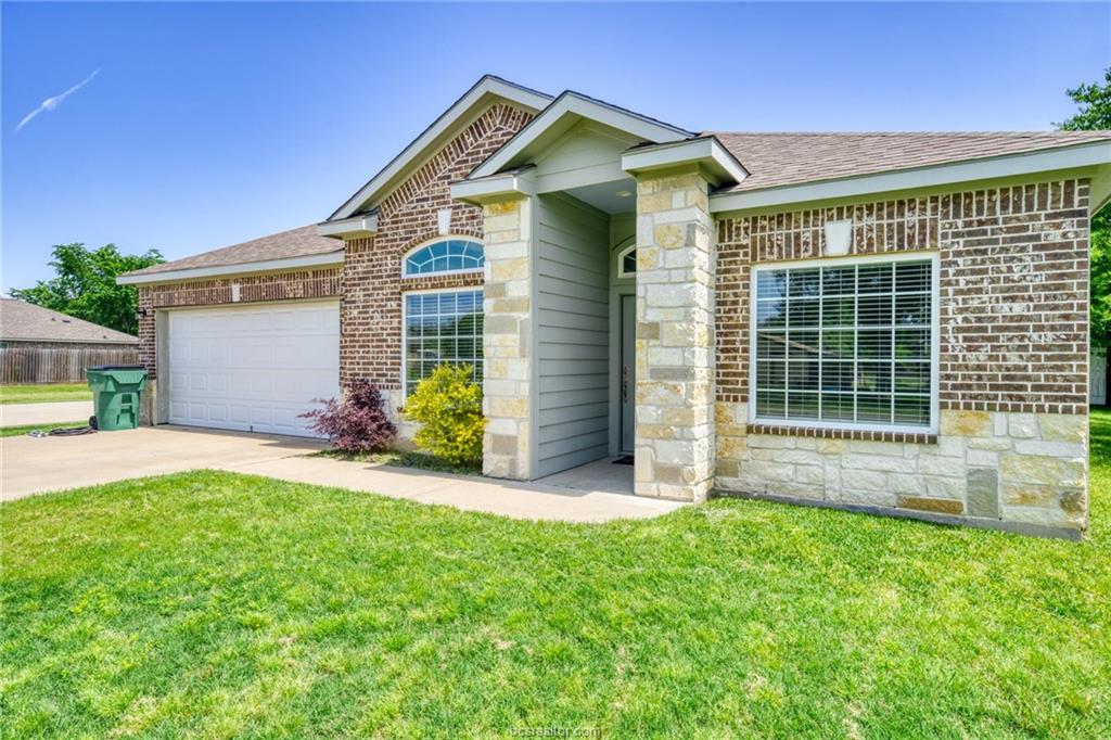 Photo of 1104 Jennifer Street, Madisonville, TX 77864 (MLS # 26009346)
