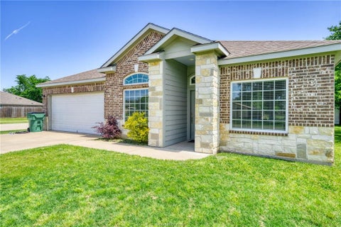 Photo of 1104 Jennifer Street, Madisonville, TX 77864 (MLS # 26009346)