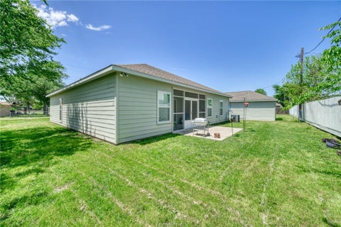 Tiny photo for 1104 Jennifer Street, Madisonville, TX 77864 (MLS # 26009346)