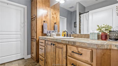 Tiny photo for 135 Apache Drive, Franklin, TX 77856 (MLS # 26009726)